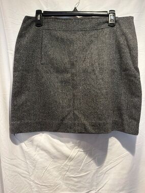 Banana Republic Tweed Lined skirt with front pockets and zippered side closure